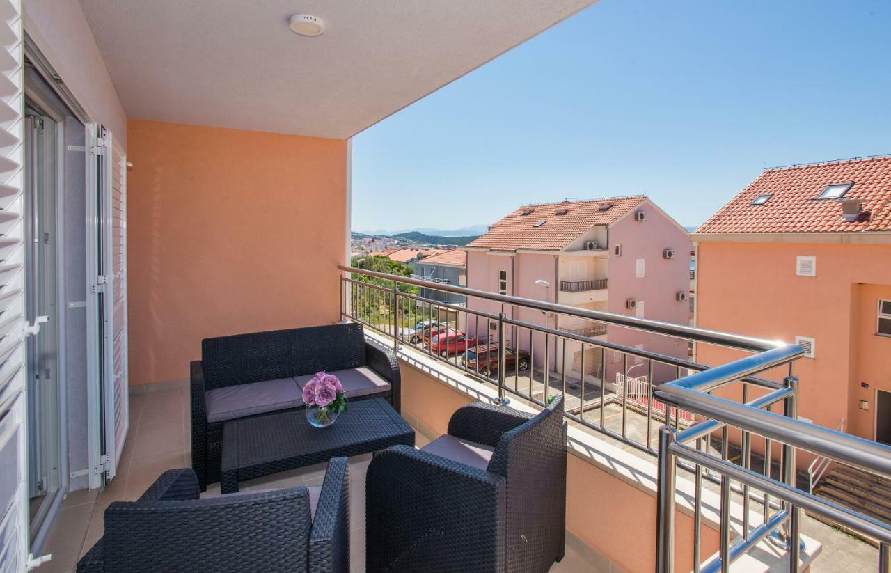 Appartement Apartman Dominik à Makarska Extérieur photo