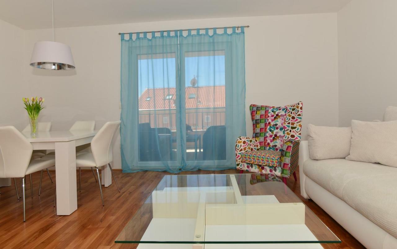 Appartement Apartman Dominik à Makarska Extérieur photo